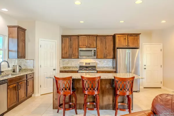 2043 Rocky Ridge Loop, Canyon Lake, TX 78133