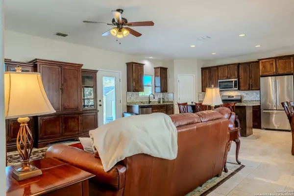 2043 Rocky Ridge Loop, Canyon Lake, TX 78133