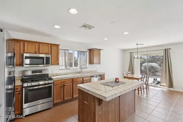 13522 E Hampden Green Way, Vail, AZ 85641