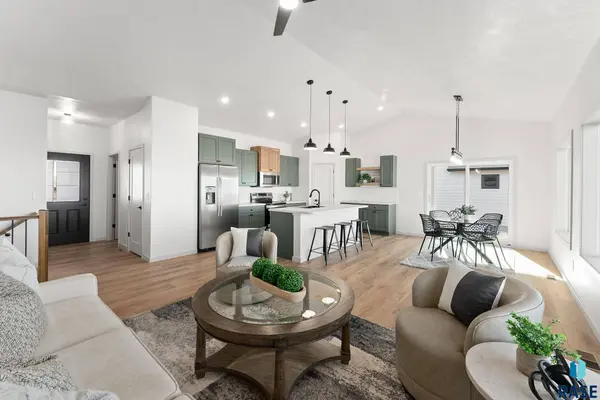 905 Sundance St, Valley Springs, SD 57068