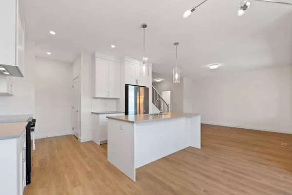 201 Cooperswood GN SW #1702, Airdrie, AB T4B 3Y6