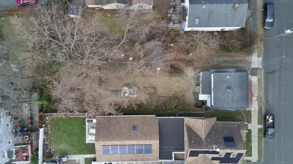 35 Wade Terrace, Bridgeport, CT 06604