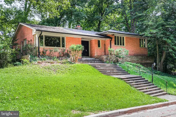 2045 PARKSIDE DR NW, Washington, DC 20012