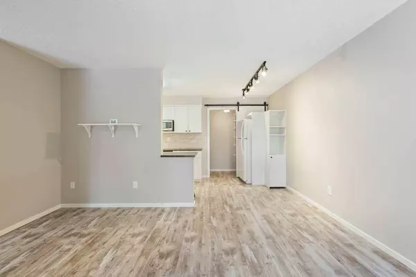 3513 43 ST SW, Calgary, AB T3E 3P4