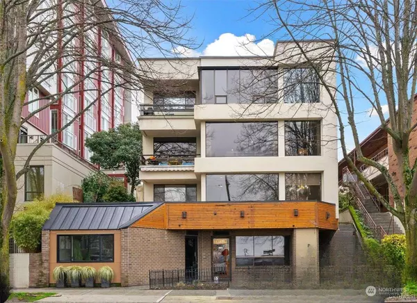 5038 California AVE SW #2, Seattle, WA 98136