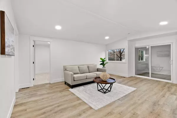 114 N Hutchinson St, Spokane Valley, WA 99212