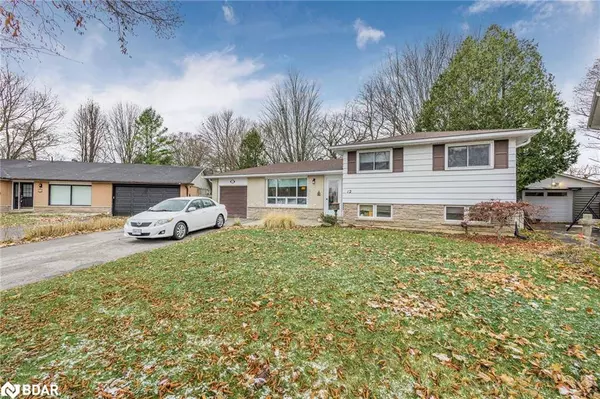 12 Curtiss Court, Barrie, ON L4M 2M7