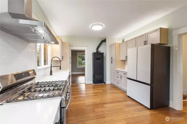 6207 S Warner ST, Tacoma, WA 98409