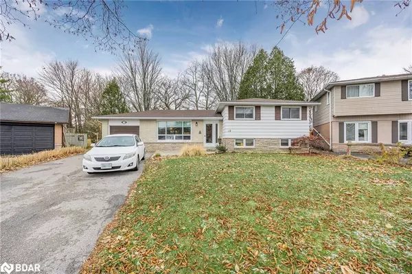 12 Curtiss Court, Barrie, ON L4M 2M7