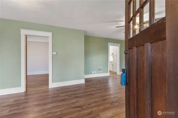 6207 S Warner ST, Tacoma, WA 98409