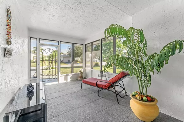 5420 Crystal Anne DR, West Palm Beach, FL 33417