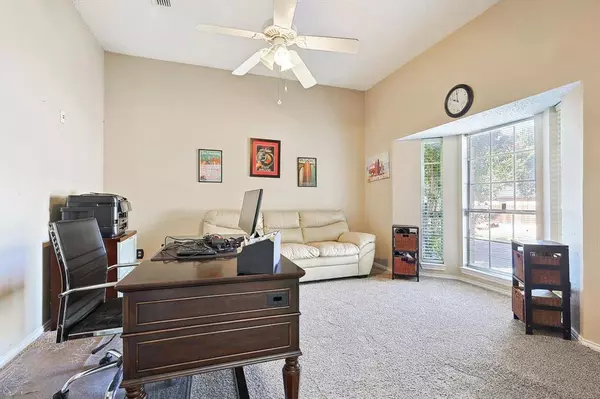 1747 Smokey Hill Drive, Lewisville, TX 75067