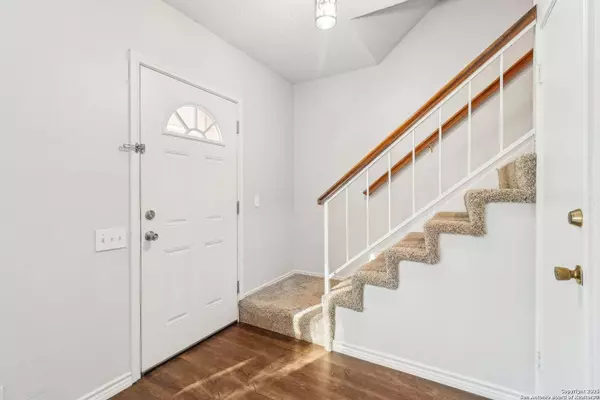 9118 CHINON, San Antonio, TX 78250-5860