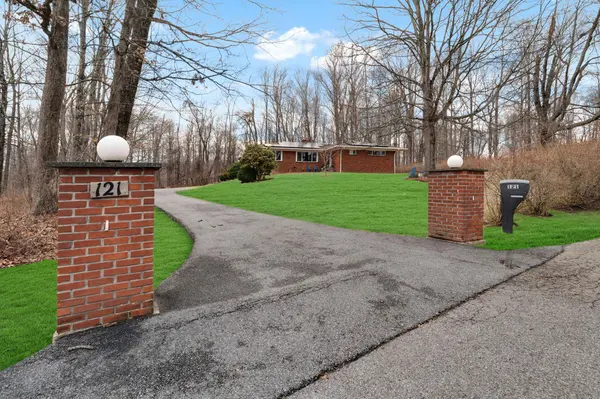 121 Mountain View RD, Cortlandt Manor, NY 10567