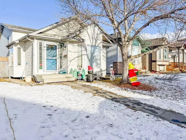 165 Harvest Rose CIR NE, Calgary, AB T3K 4M6