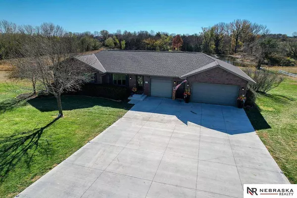 9787 E Apple Road, Firth, NE 68358