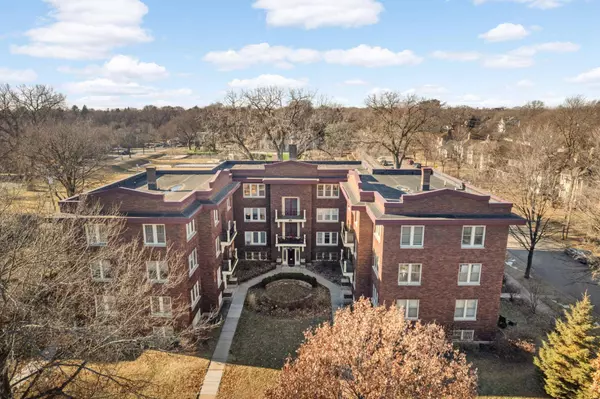 125 Lexington Pkwy S #5, Saint Paul, MN 55105