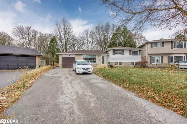 12 Curtiss Court, Barrie, ON L4M 2M7