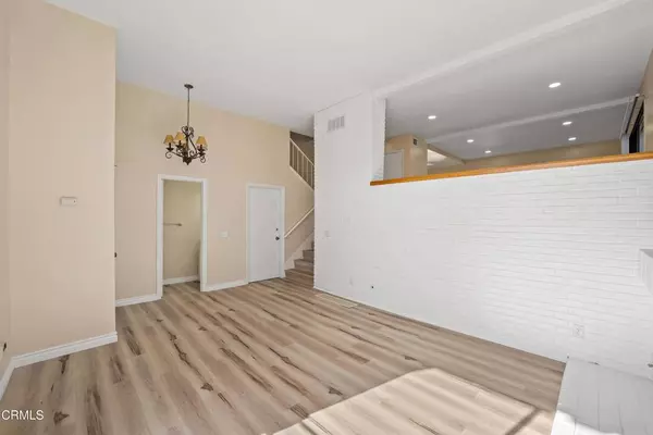 2401 1 Chandler AVE #1, Simi Valley, CA 93065