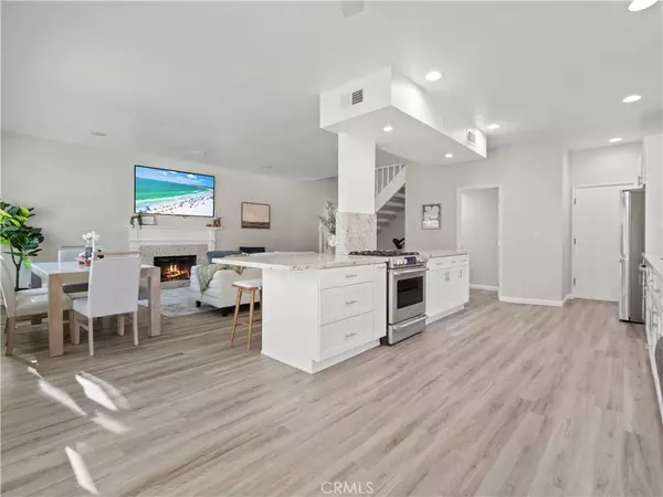 28718 Startree LN, Saugus, CA 91390