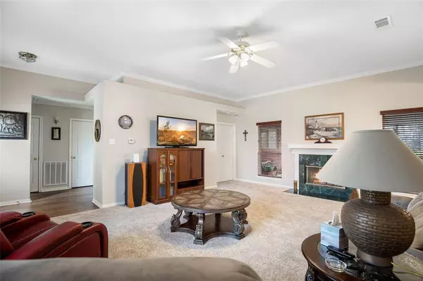 2107 Magnolia BND, Baytown, TX 77523