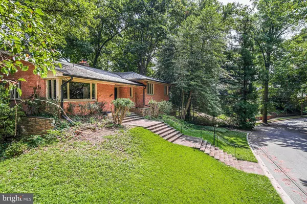 2045 PARKSIDE DR NW, Washington, DC 20012