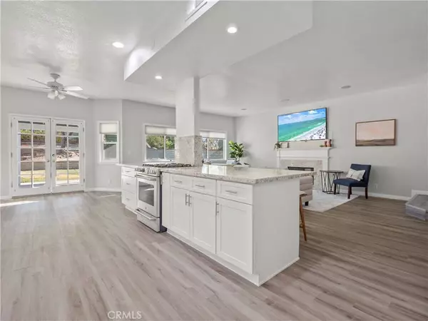 28718 Startree LN, Saugus, CA 91390