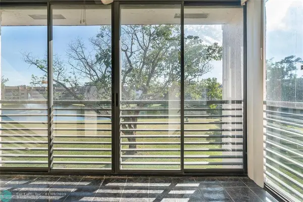 10405 Sunrise Lakes Blvd  #302, Sunrise, FL 33322