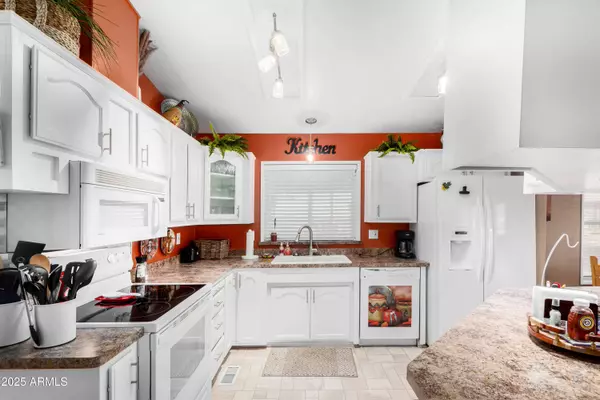 2400 E BASELINE Avenue #133, Apache Junction, AZ 85119