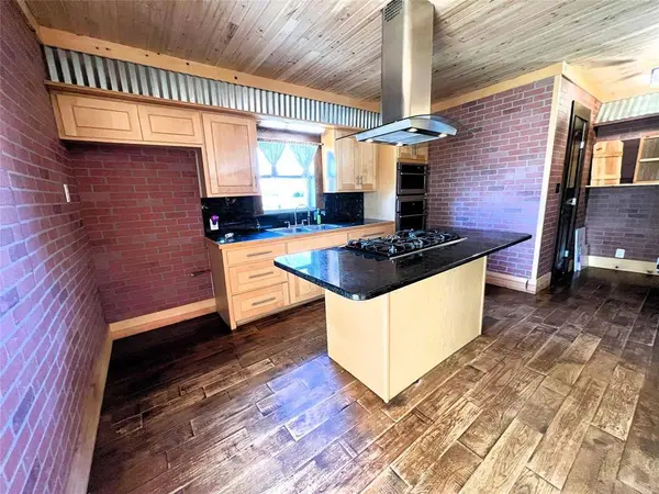 306 S College Street, Itasca, TX 76055