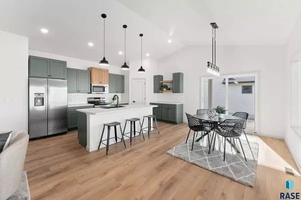 905 Sundance St, Valley Springs, SD 57068