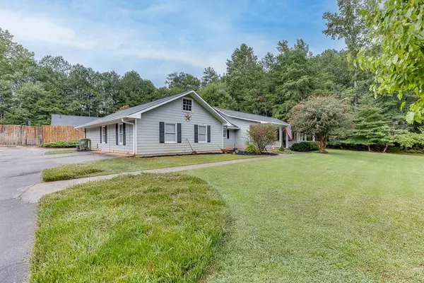 36 LAKESHORE DR, Temple, GA 30179