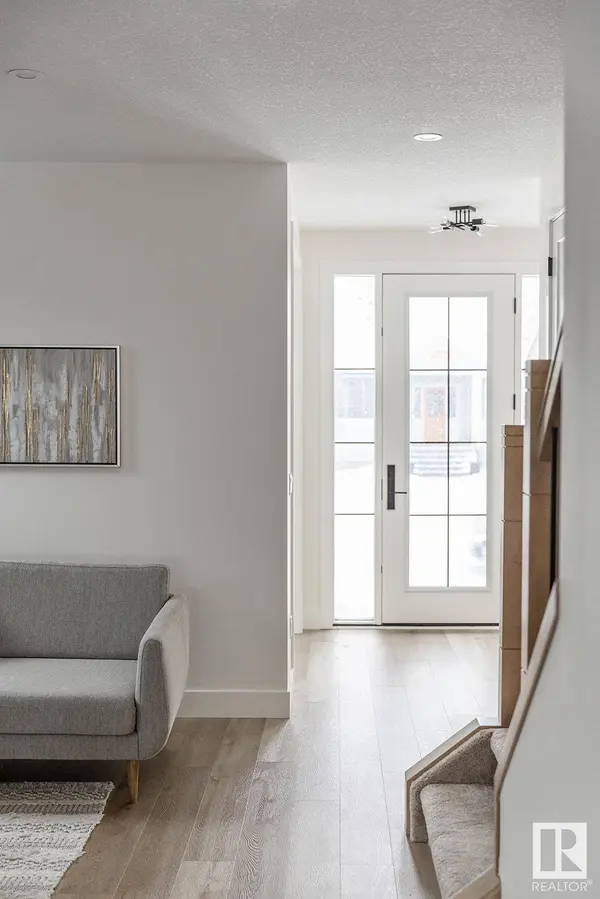 11028 129 ST NW, Edmonton, AB T5M 0Y3