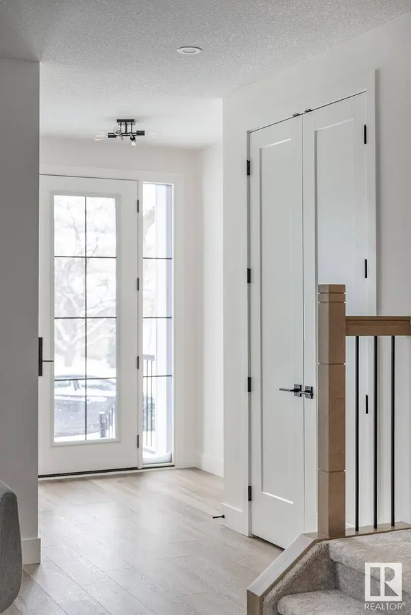 11028 129 ST NW, Edmonton, AB T5M 0Y3