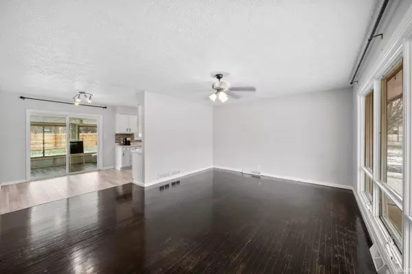 19150 Dresden Drive, South Bend, IN 46637-2012