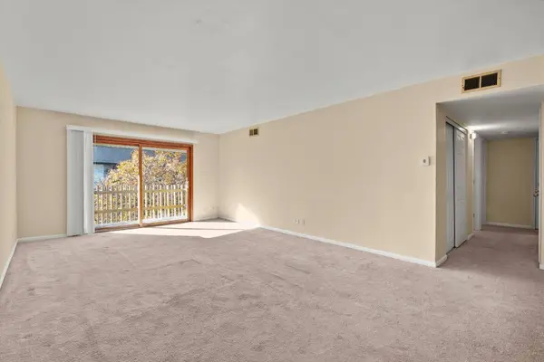 16 Kingery Quarter #201, Willowbrook, IL 60527