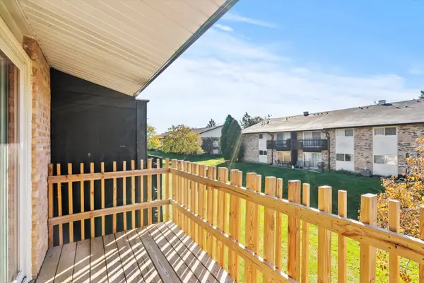 16 Kingery Quarter #201, Willowbrook, IL 60527