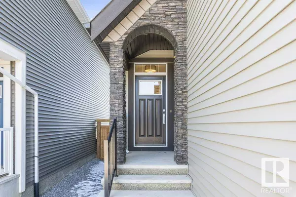 8127 226 ST NW, Edmonton, AB T5T 7K9