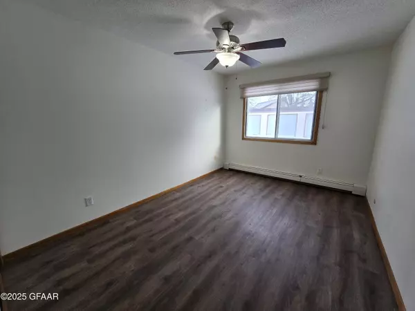 2325 LIBRARY LN 12, Grand Forks, ND 58201