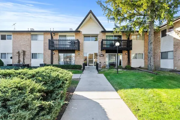 16 Kingery Quarter #201, Willowbrook, IL 60527