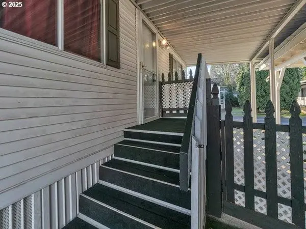 4882 LANCASTER DR NE #122, Salem, OR 97305