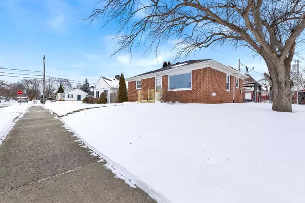 3351 3rd Ave, Racine, WI 53402