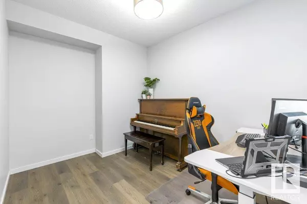 8127 226 ST NW, Edmonton, AB T5T 7K9