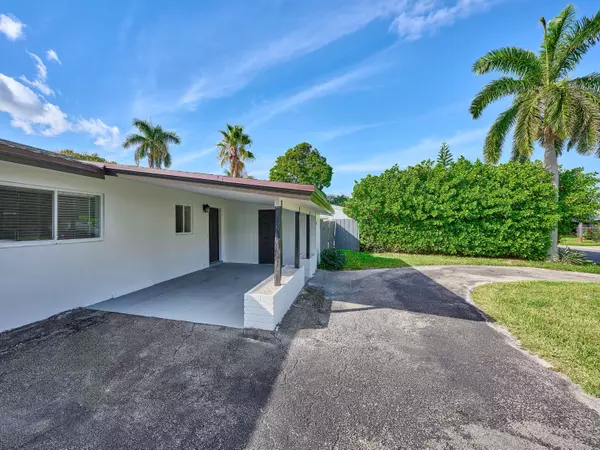 168 SE 27th PL, Boynton Beach, FL 33435