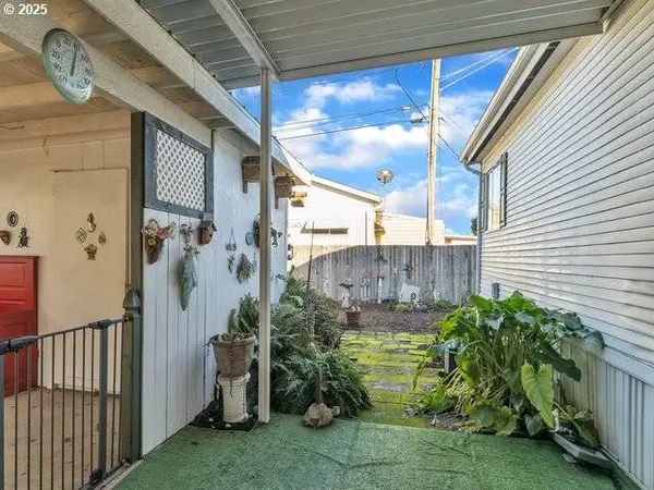 4882 LANCASTER DR NE #122, Salem, OR 97305