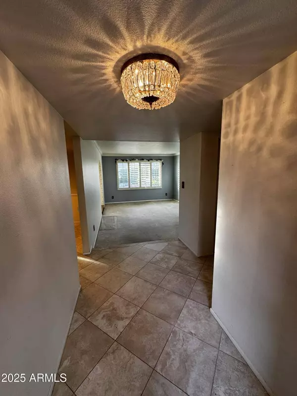 5003 W MESCAL Street, Glendale, AZ 85304