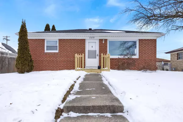 3351 3rd Ave, Racine, WI 53402