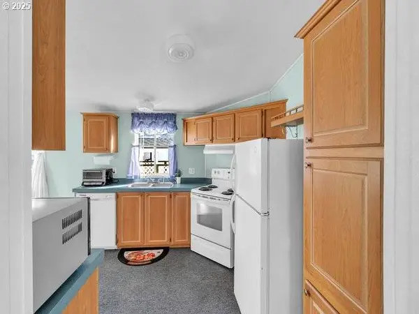 4882 LANCASTER DR NE #122, Salem, OR 97305