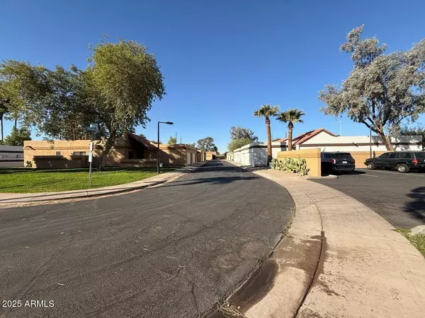 1319 E SUSAN Lane, Tempe, AZ 85288