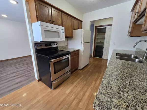 2325 LIBRARY LN 12, Grand Forks, ND 58201